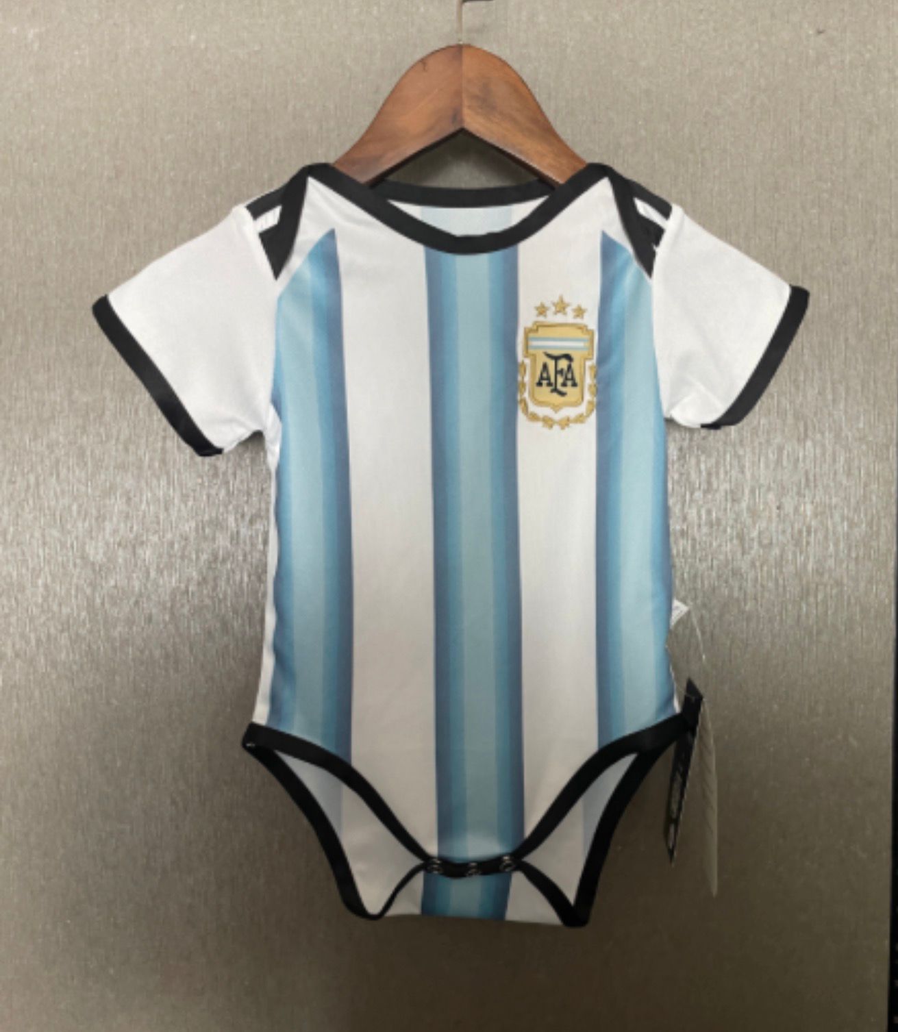 MESSI #10 ARGENTINA HOME ONESIES 26-27